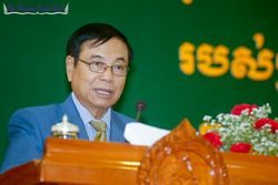 Medium_deputy_prime_minister_bin_chhin_chairman_of_the_national_authority_for_land_dispute_and_resolution_talks_during_the_annual_land_managemnet_meeting_in_phnom_penh_yesterday_29_02_2016_heng_chivoan