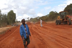Medium_mozambique_road-construction-nacala-corridor_grain_alt