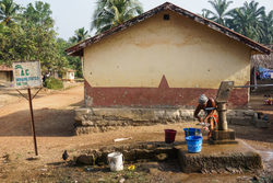 Medium_20220707_sierra-leone-sac-village-pump_saidu-bah_chinadialogue-1800x1202