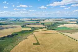 Medium_aerial_farmland_alberta_gettyimages-175715453_cmyk