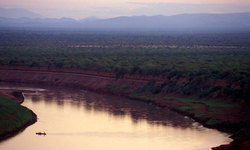 Medium_dugout-canoe-of-the-karo--007