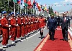 Medium_le-président-ali-bongo-ondimba-et-sa-majesté-le-roi-mohammed-vi-passant-les-troupes-en-revue-6ème-édition-assises-de-lagriculture-300x213