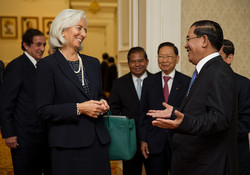 Medium_hun+sen+christine+lagarde+visits+cambodia+uexoakbqb0kl