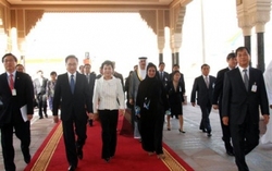 Medium_south_korean_president_visits_uae